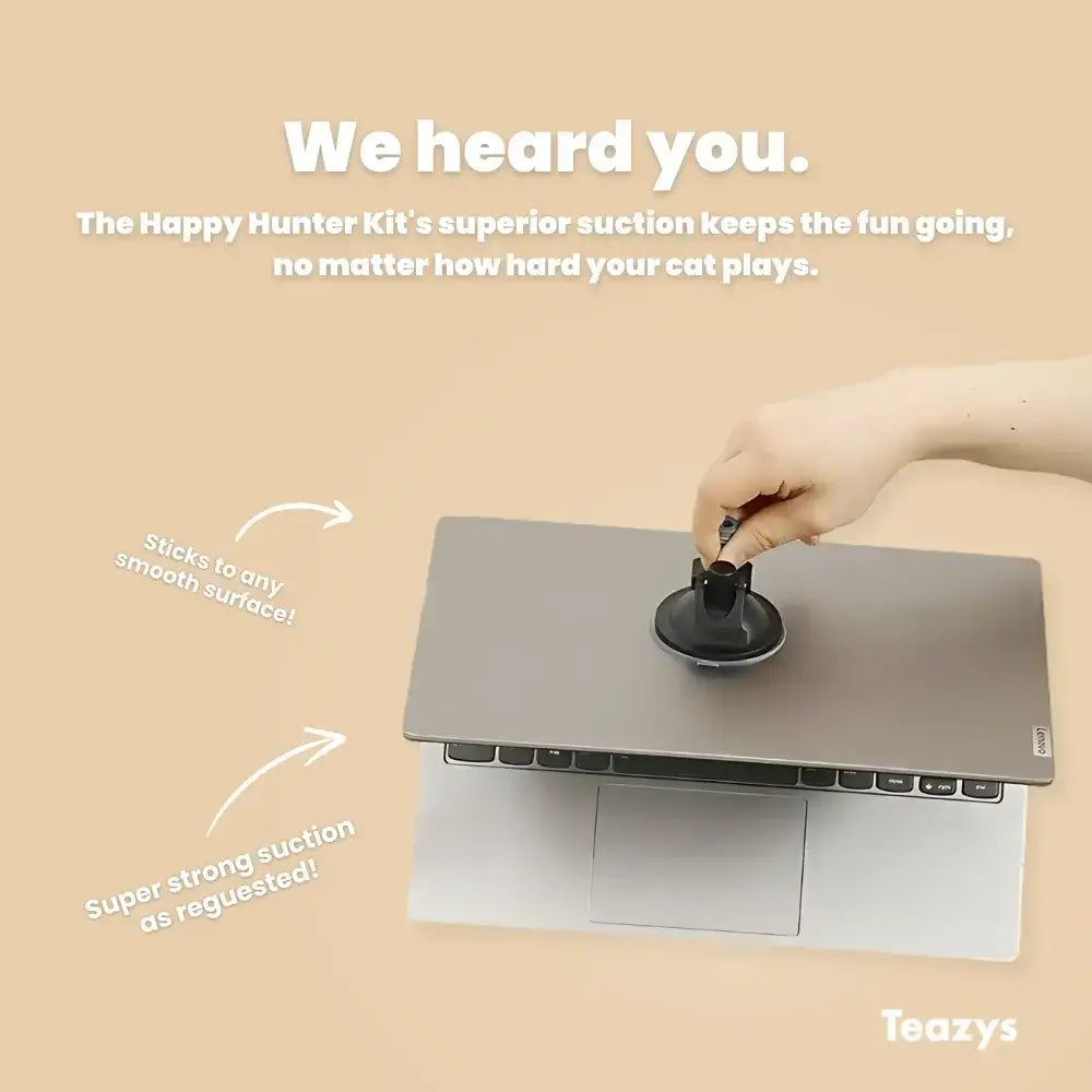 A hand from the HAPPY HUNTER KIT uses its suction cup to pull on a laptop cover, emphasizing the product's strong suction and excellent adherence to smooth surfaces for an unparalleled grip.